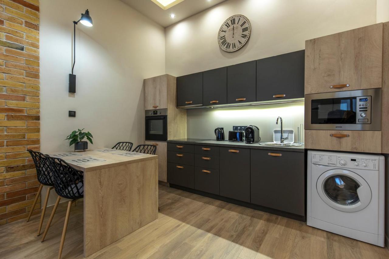 E12 Boutique Apartman *
