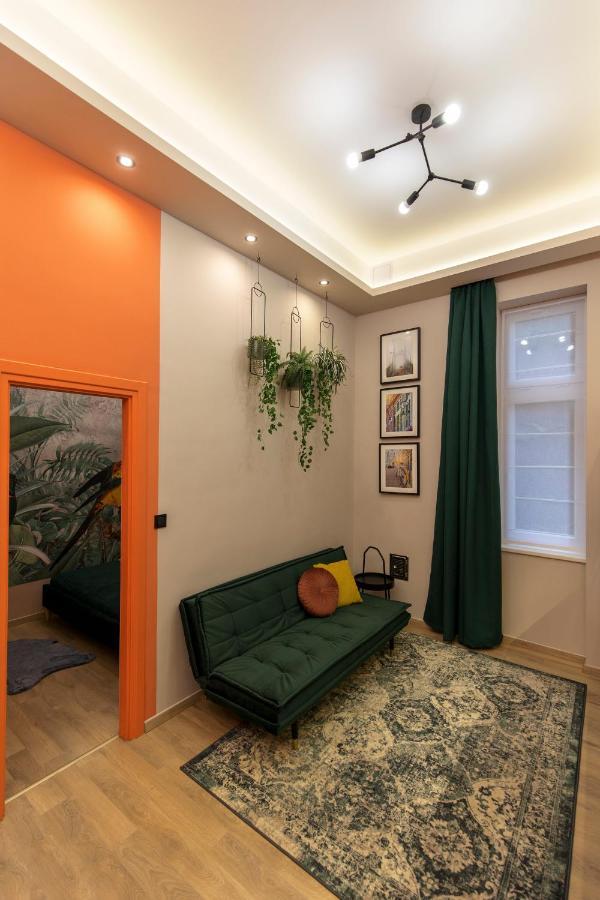 E12 Boutique Apartman *